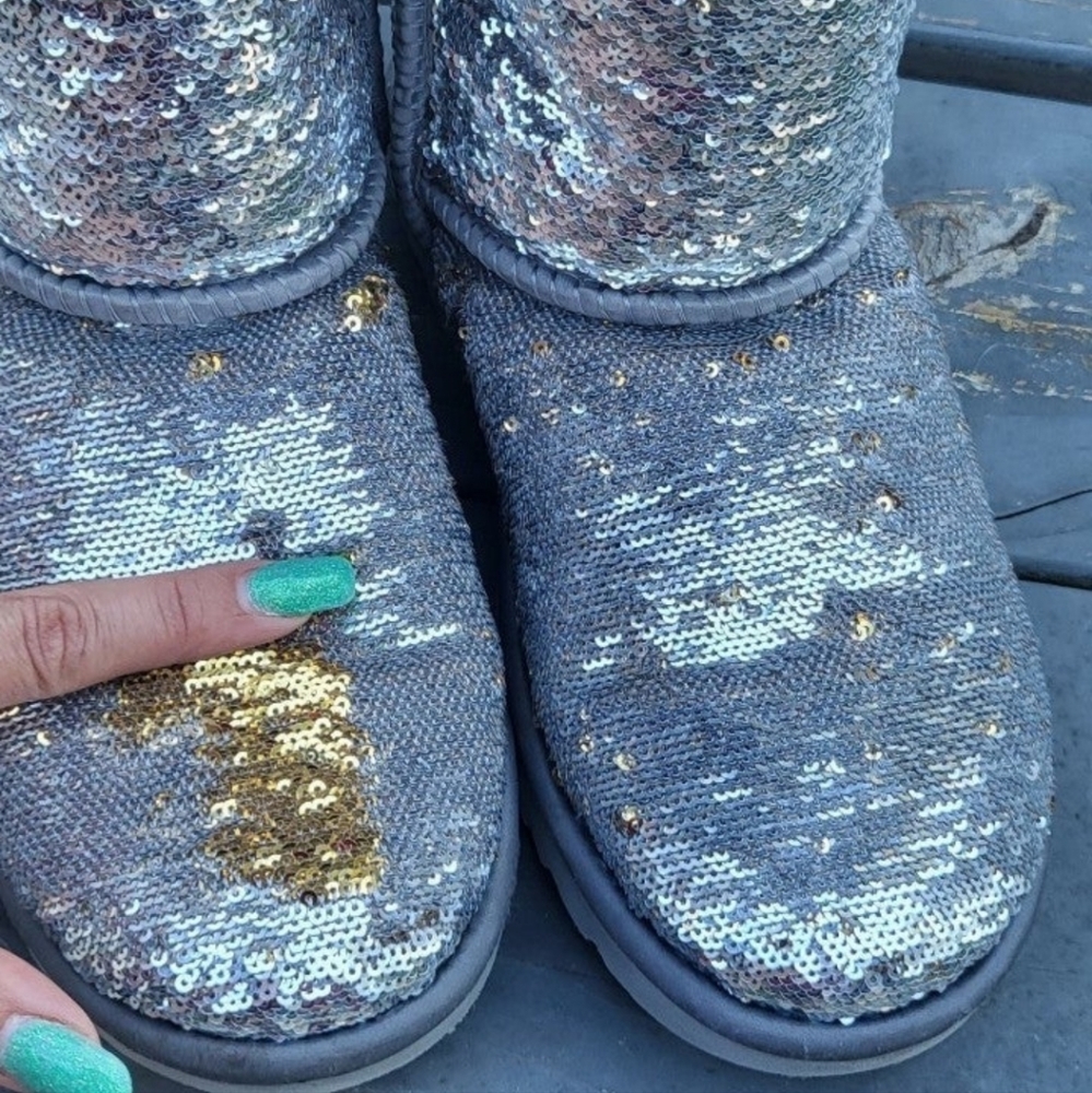 **SOLD**UGG CLASSIC SHORT COSMOS SEQUIN SILVER GOLD BOOTS - Picture 7 of 11